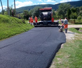 Asfaltovanie miestnej komunikácie